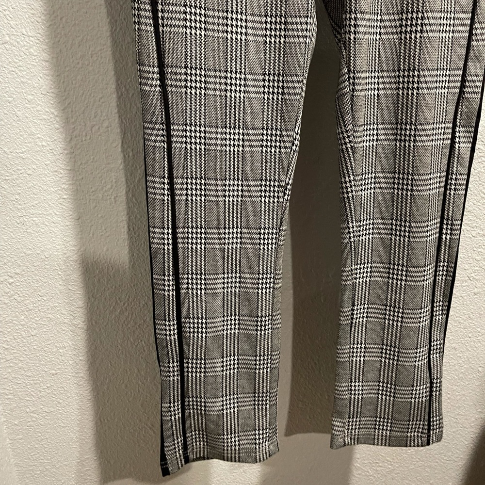 Women’s bottoms - Picture 3 of 6